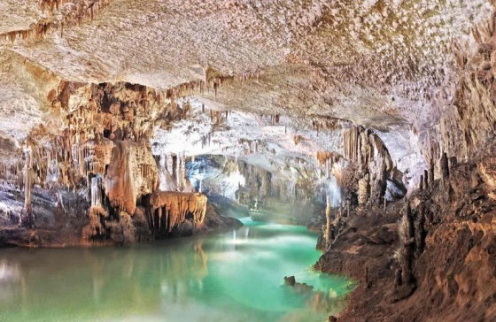 Vote for Jeita Grotto for the new7wonders