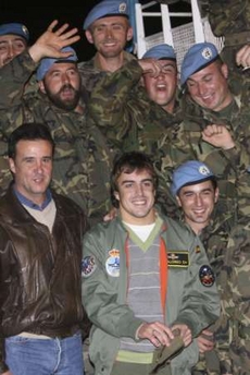 Alonso visits troops in Lebanon