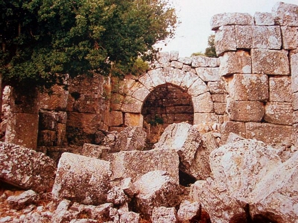 Al Hosayn Fortress Ruins, Akroum