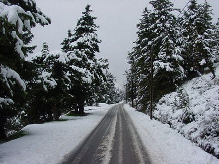 Road to Ehden in Winter