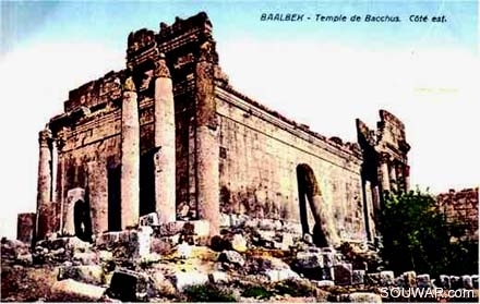 1920-Baalbek-temple-bacchus-est