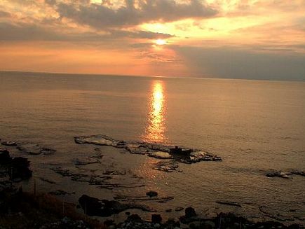 Coucher de soleil sur une Méditerranée oblique